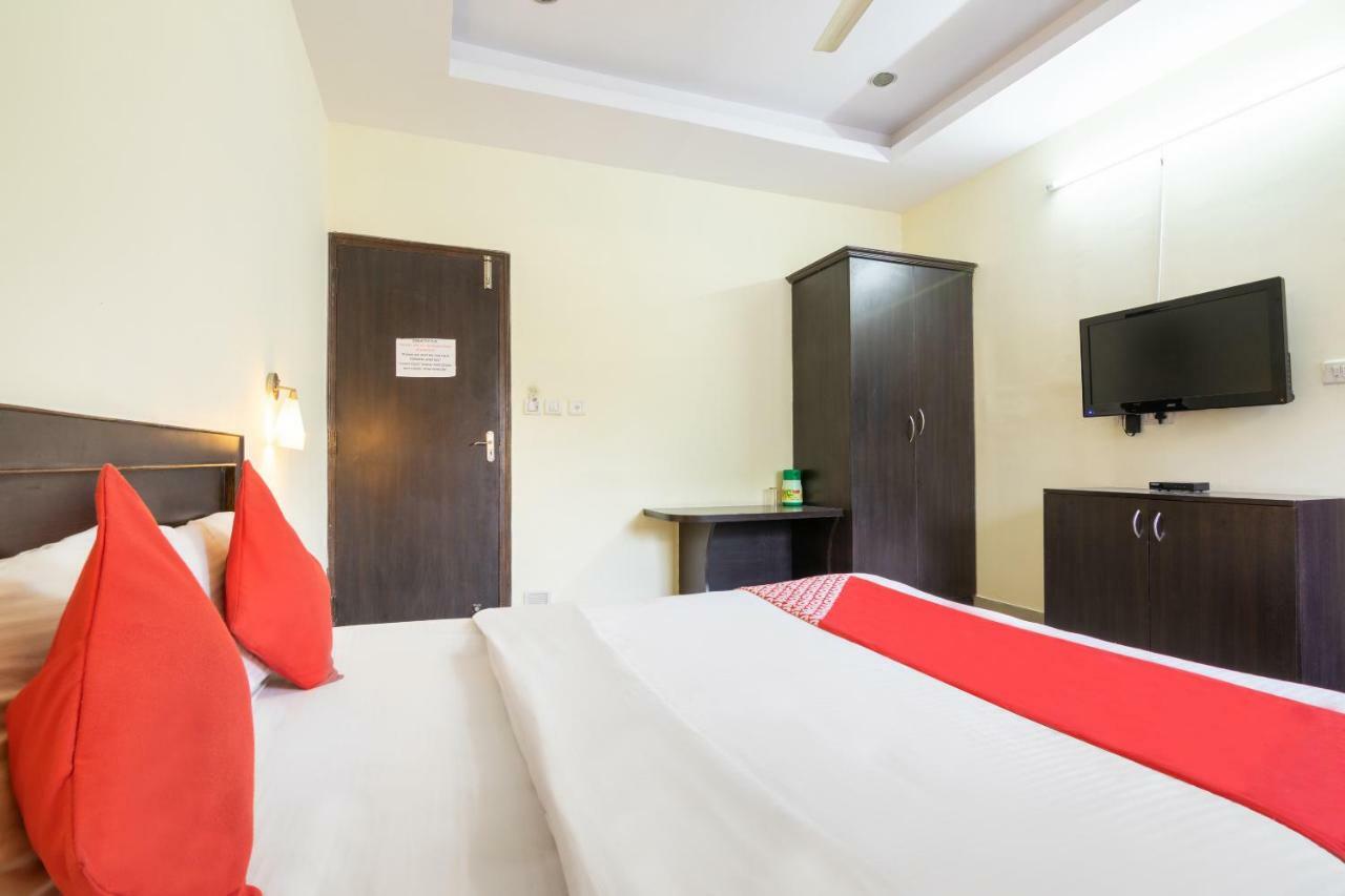 Oyo 345 Hotel Red Mount Aquilla Бангалор Екстериор снимка